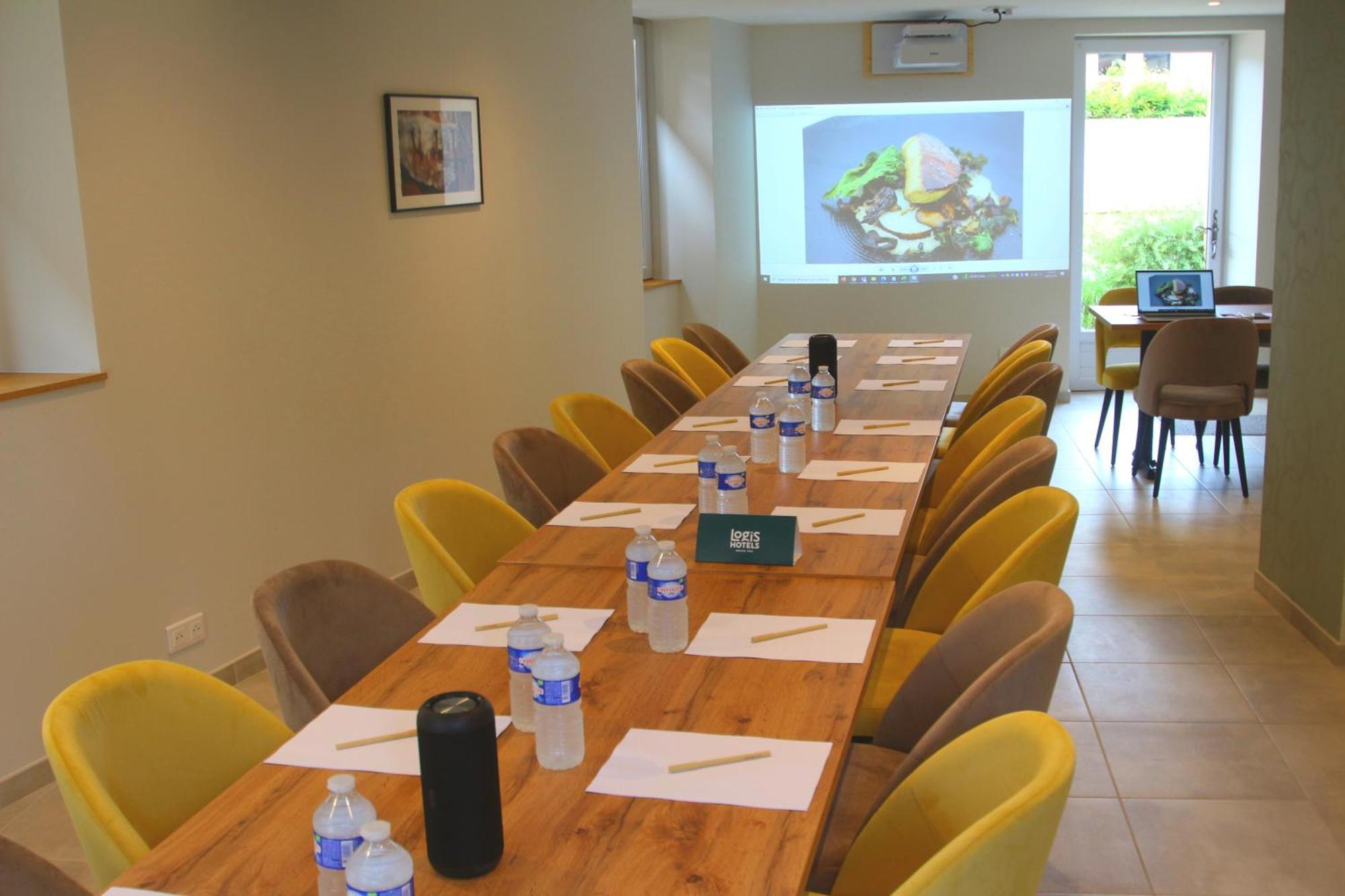 Logis Hotel Archambeau Thonac Esterno foto