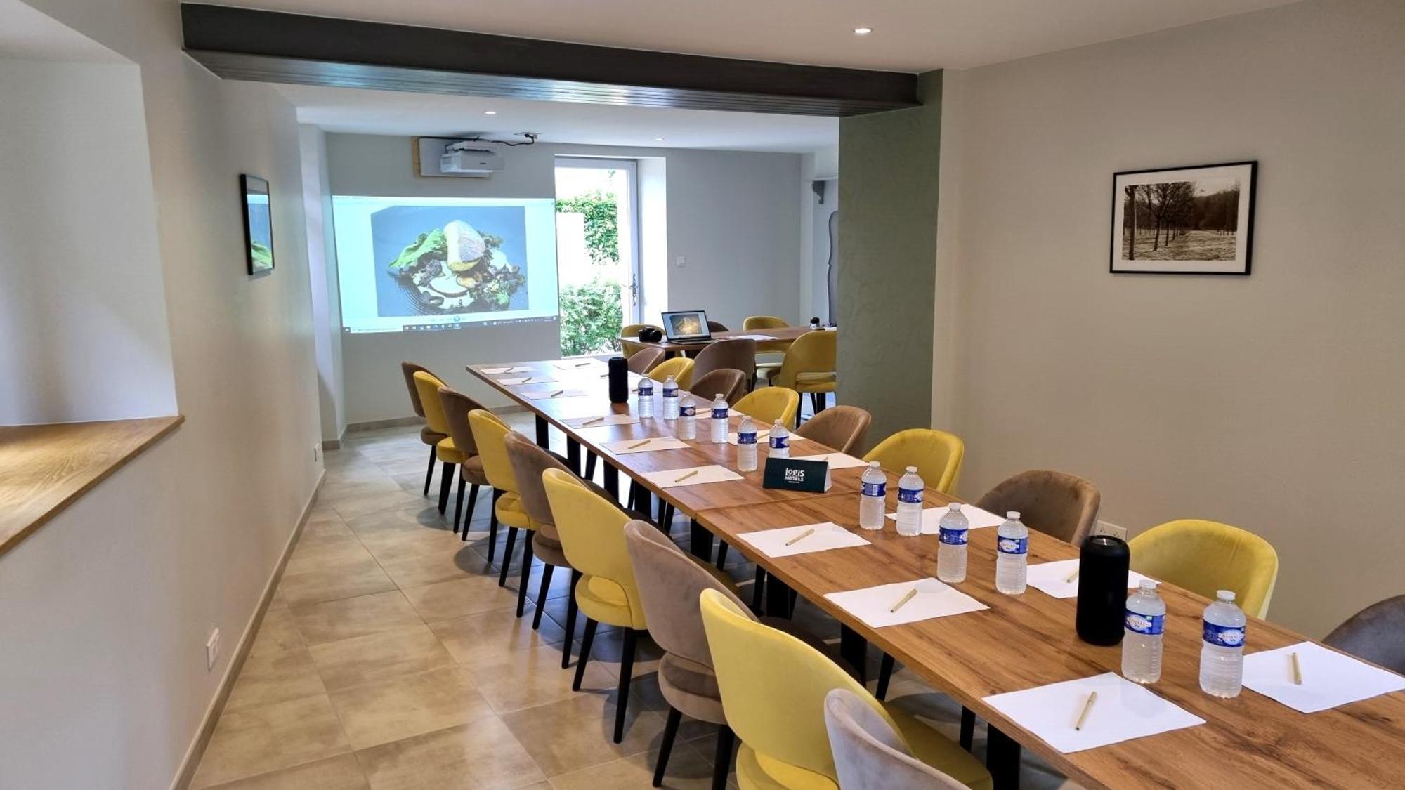 Logis Hotel Archambeau Thonac Esterno foto