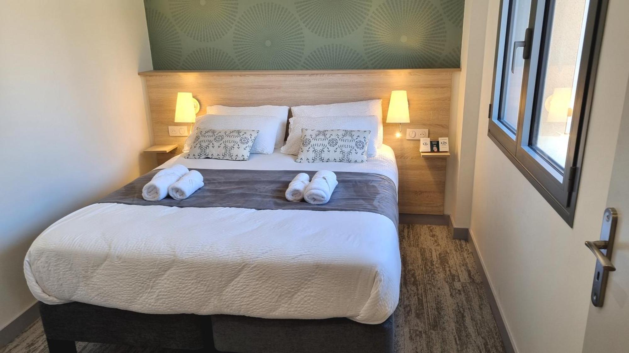 Logis Hotel Archambeau Thonac Esterno foto
