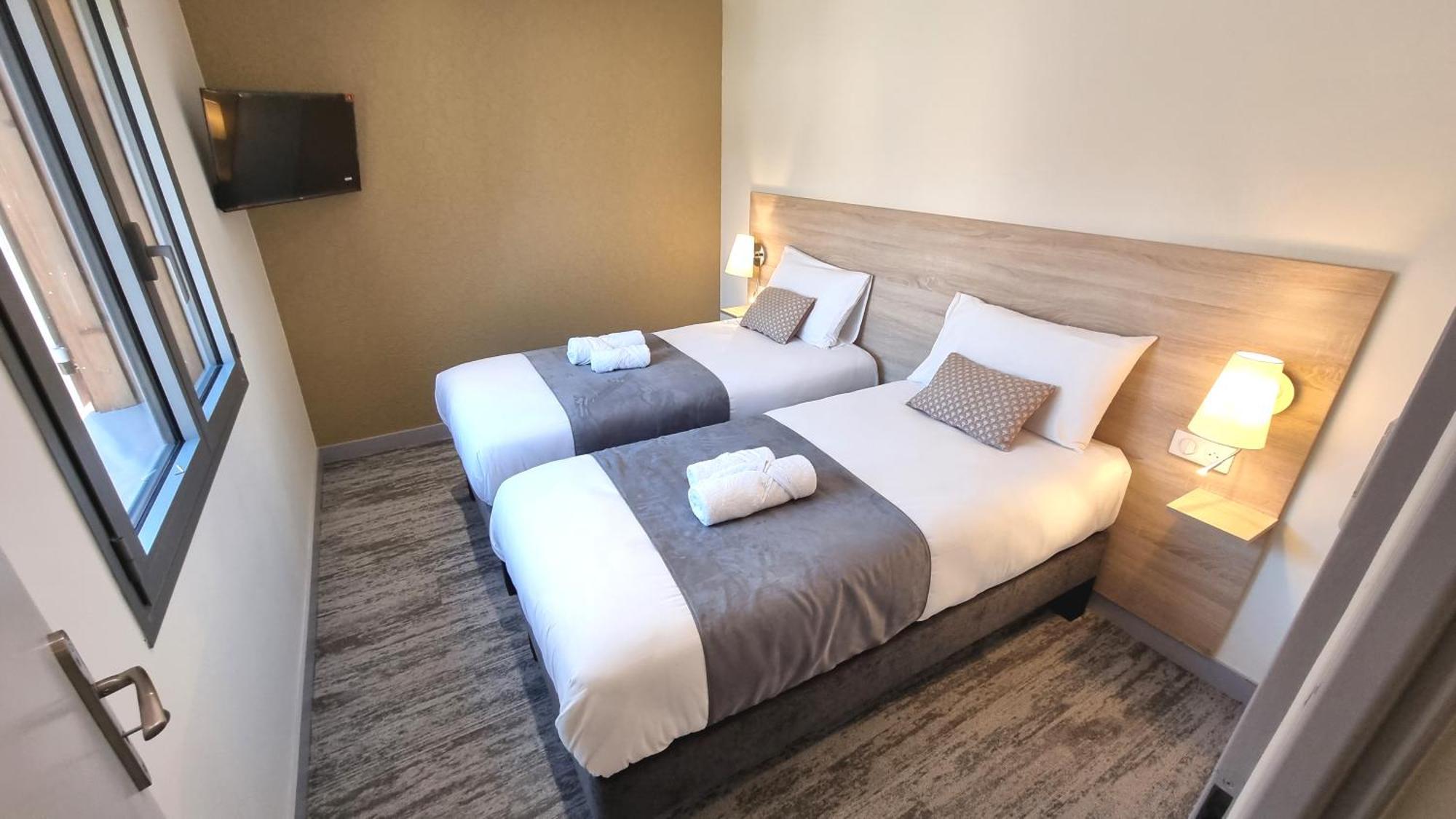 Logis Hotel Archambeau Thonac Esterno foto