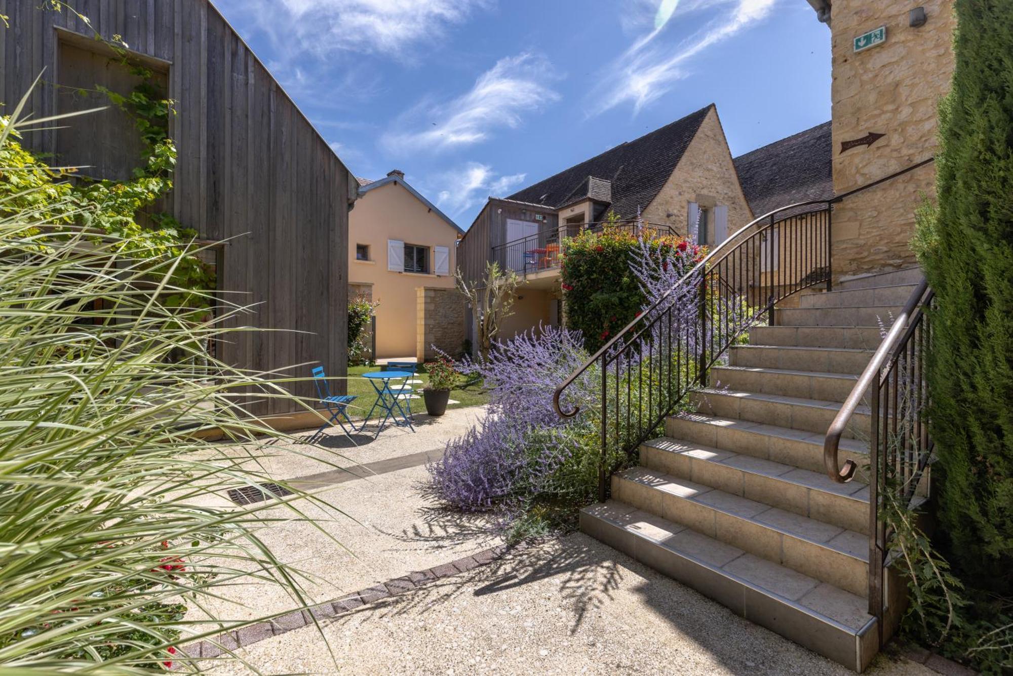 Logis Hotel Archambeau Thonac Esterno foto