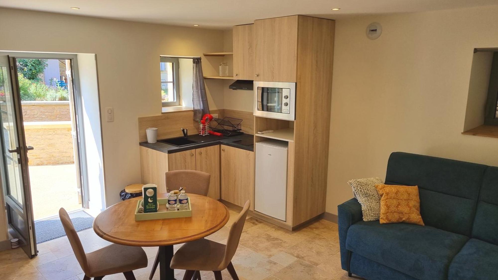 Logis Hotel Archambeau Thonac Esterno foto