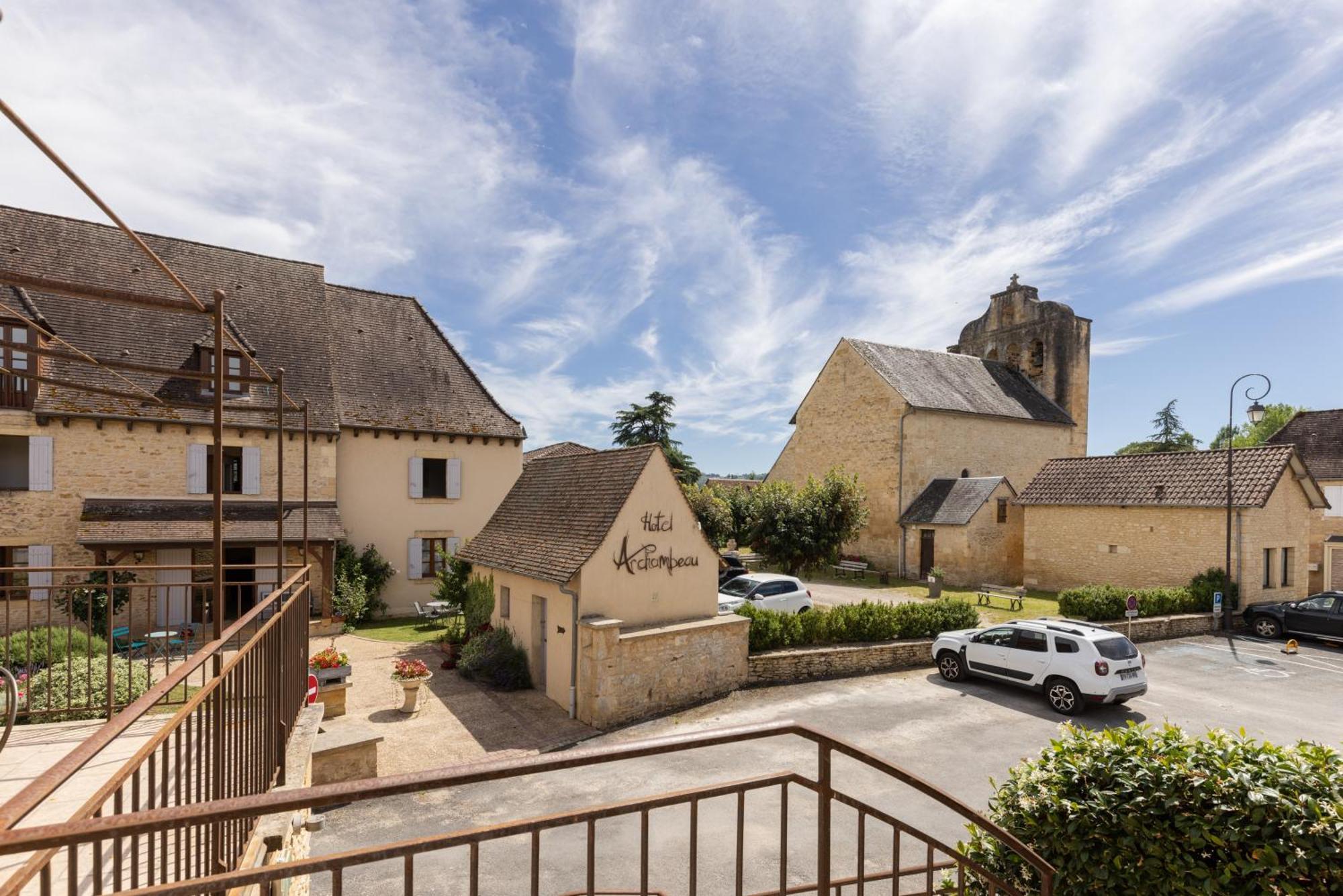 Logis Hotel Archambeau Thonac Esterno foto