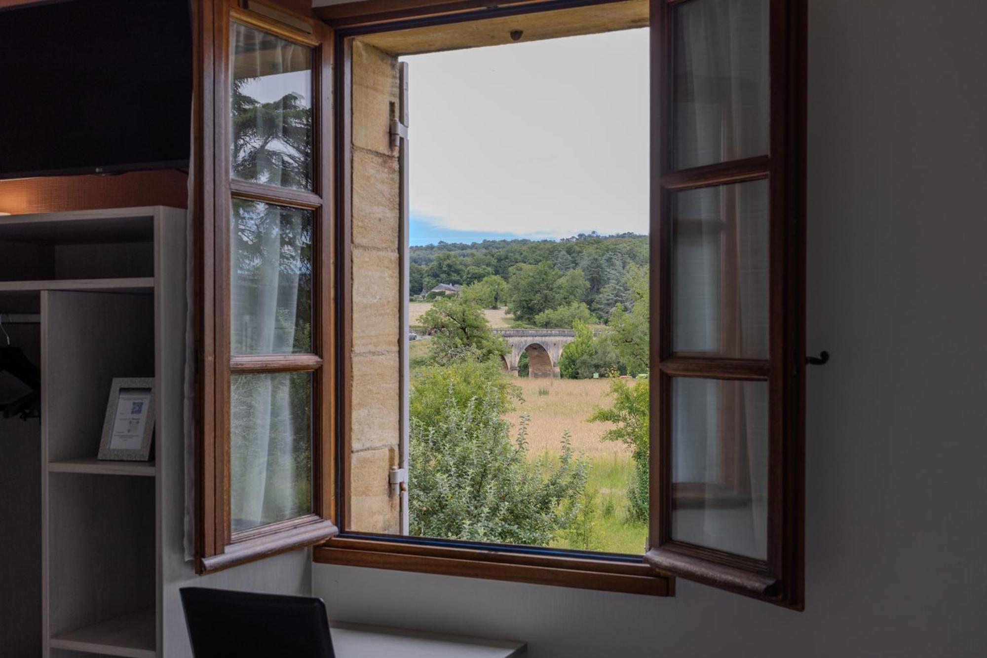 Logis Hotel Archambeau Thonac Esterno foto
