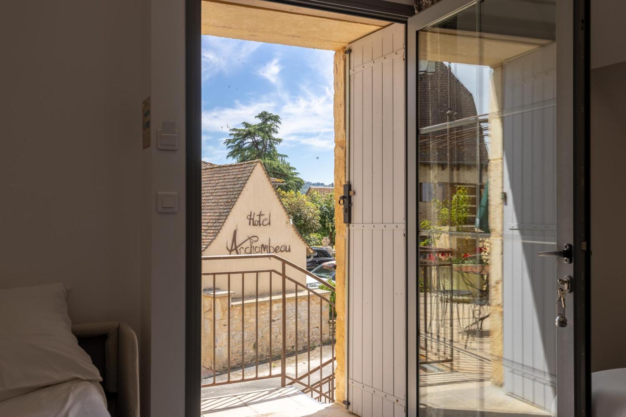 Logis Hotel Archambeau Thonac Esterno foto