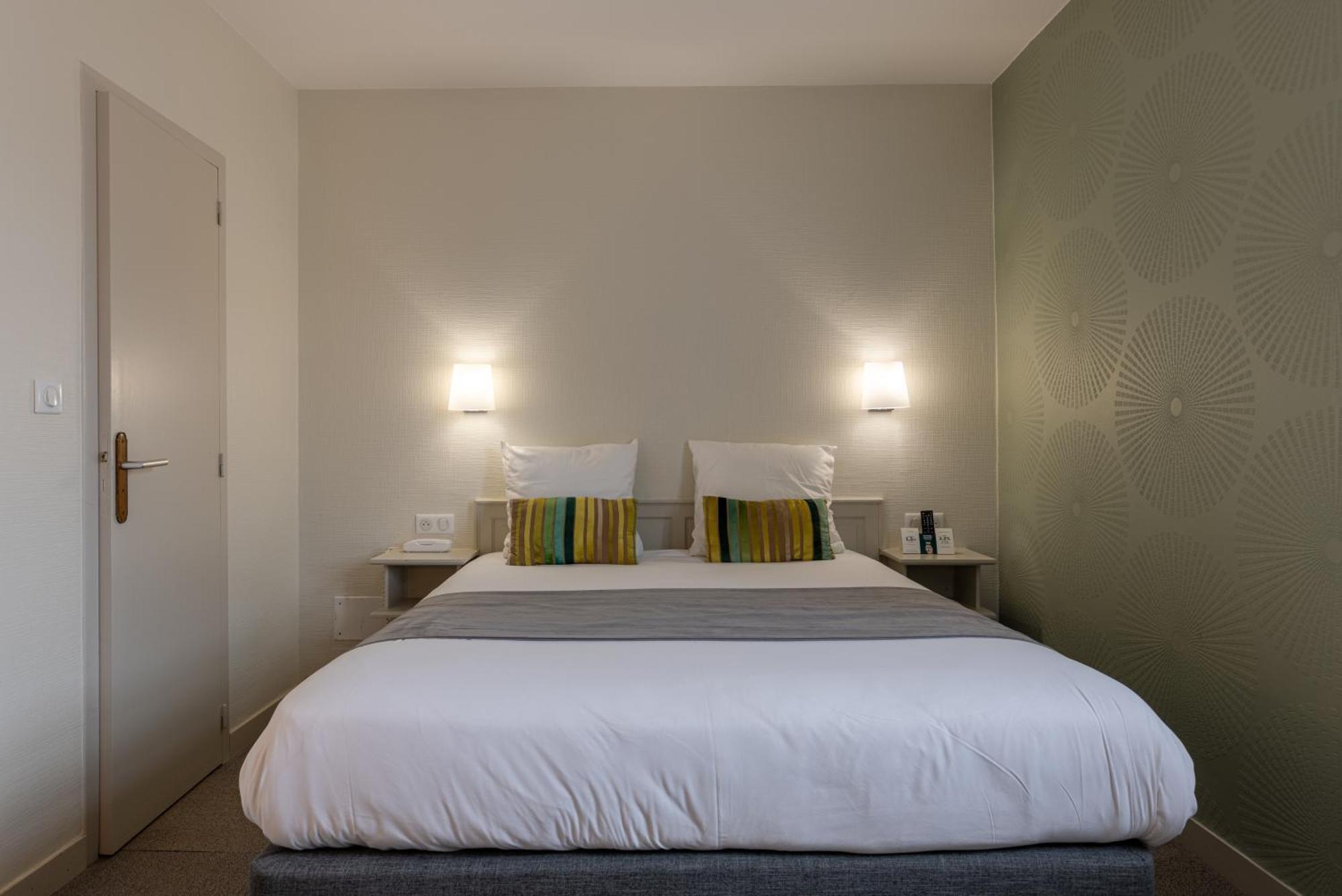 Logis Hotel Archambeau Thonac Esterno foto