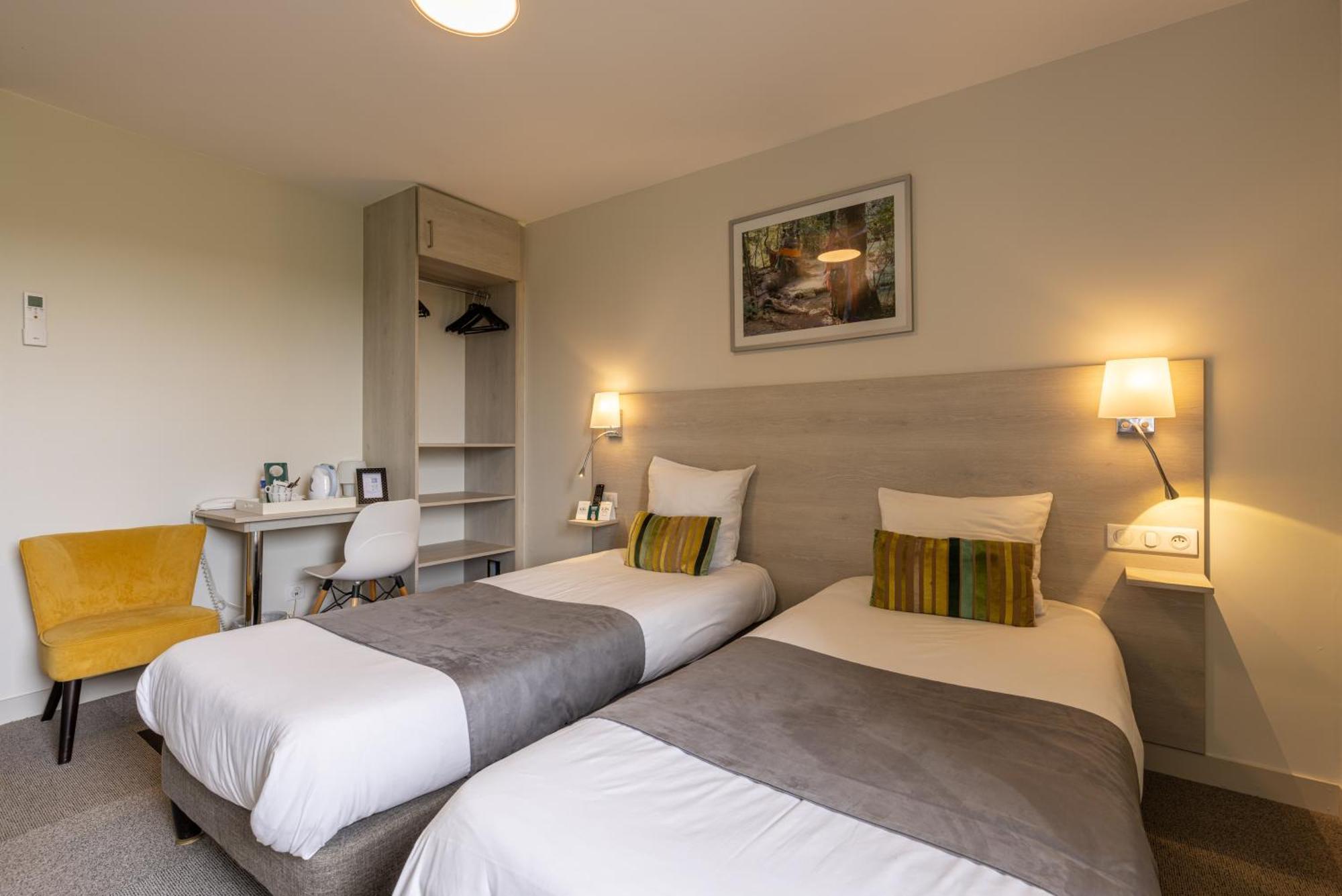 Logis Hotel Archambeau Thonac Esterno foto