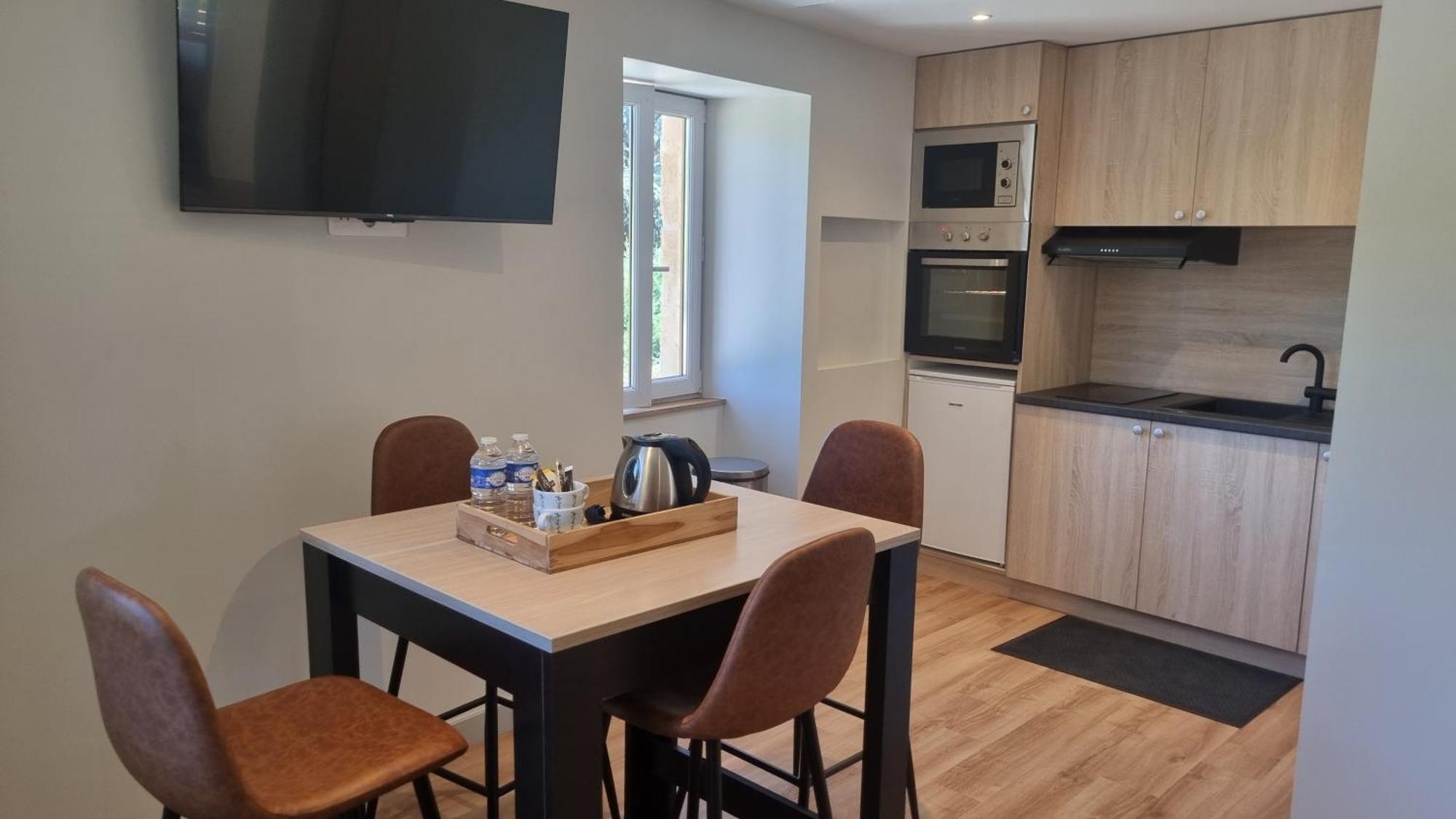Logis Hotel Archambeau Thonac Esterno foto