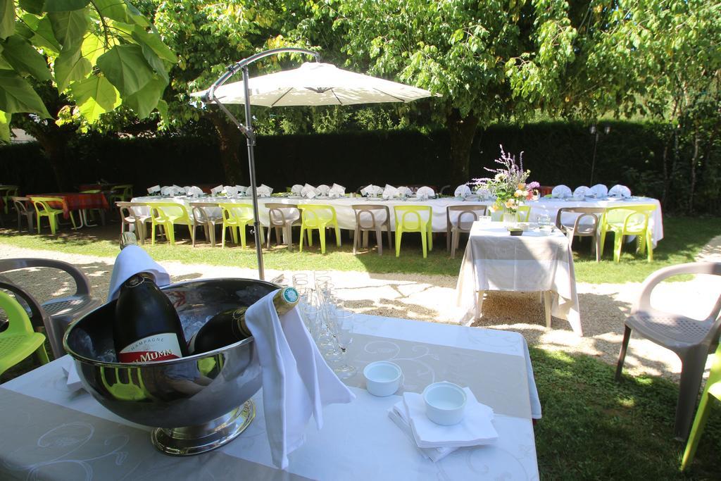 Logis Hotel Archambeau Thonac Esterno foto