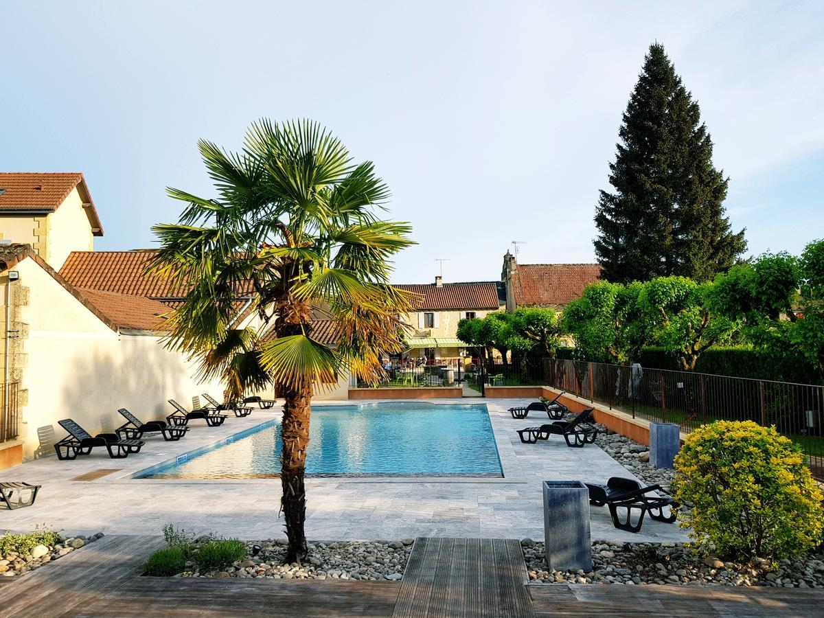 Logis Hotel Archambeau Thonac Esterno foto