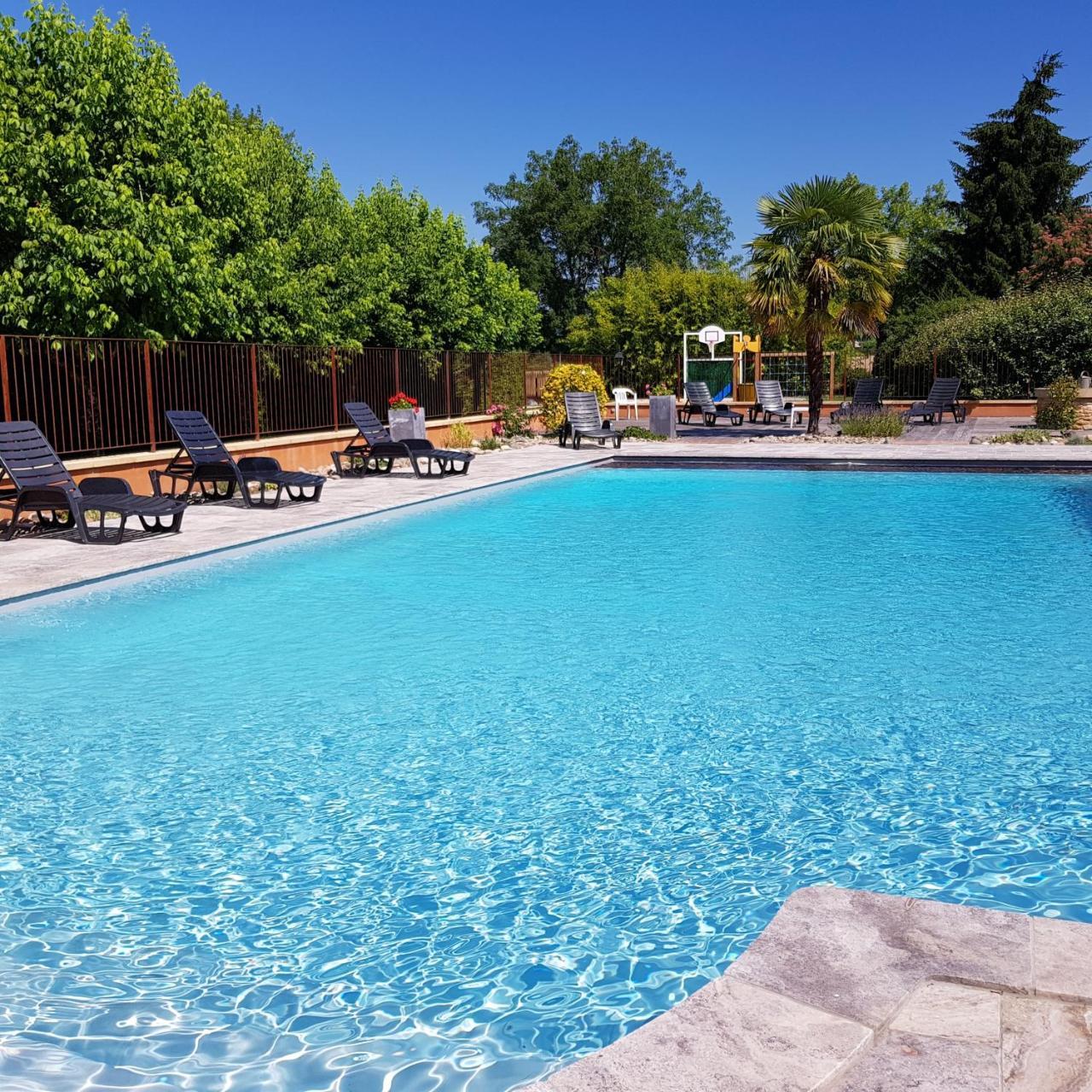 Logis Hotel Archambeau Thonac Esterno foto